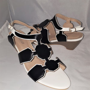 Black/White Wedge Sandals Size:  11